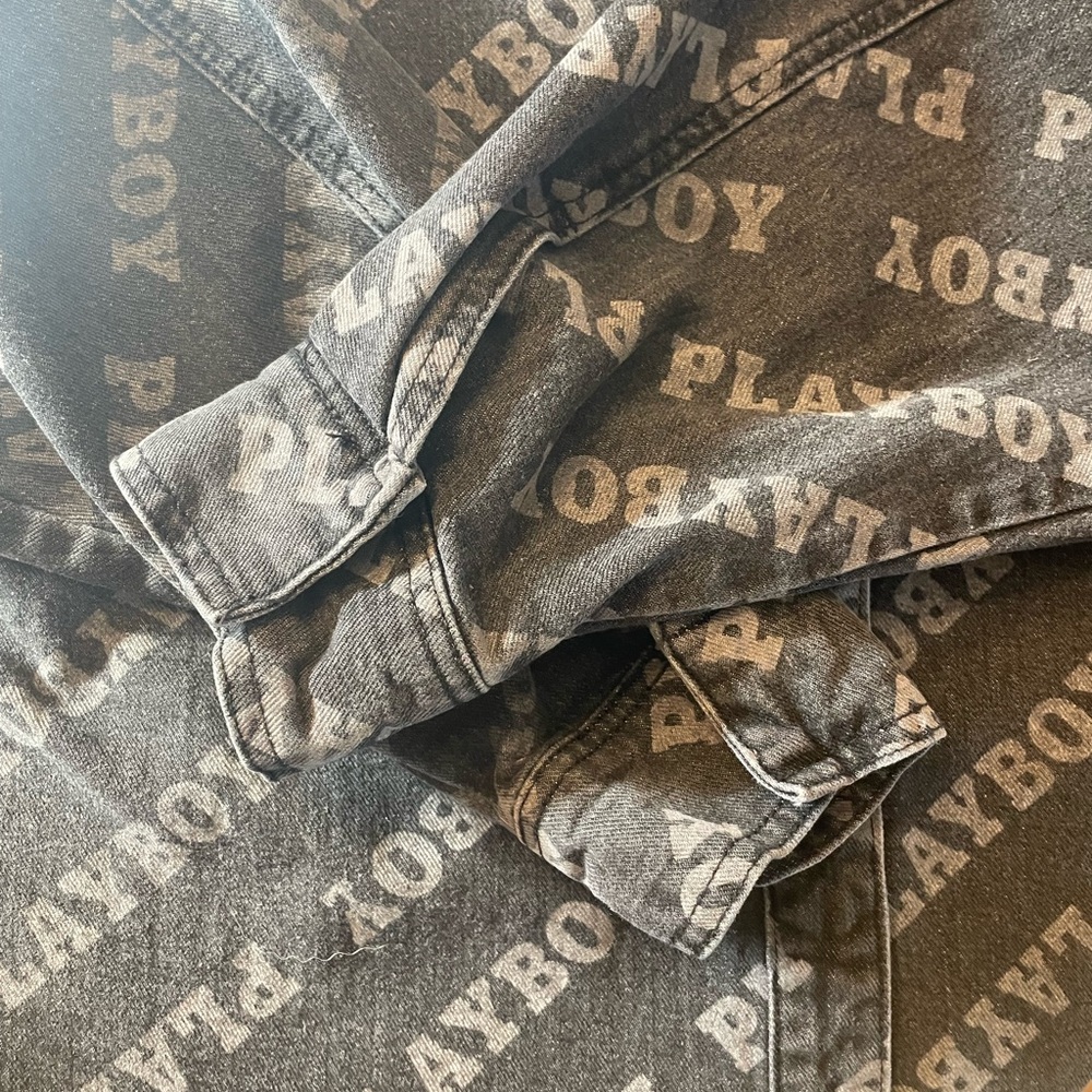 PLAYBOY all over print Charcoal Denim thick button down with snaps size large - Picture 4 of 9